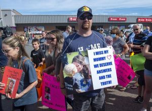 Nova Scotia, Ottawa bow to pressure, call full public inquiry into mass killing